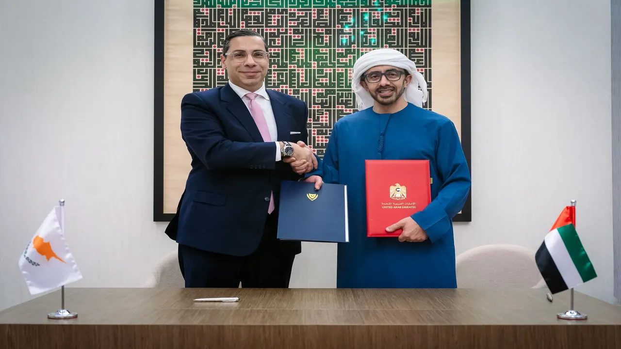 شراكة استراتيجية شاملة.. عبدالله بن زايد يوقع مذكرة تفاهم مع وزير خارجية قبرص